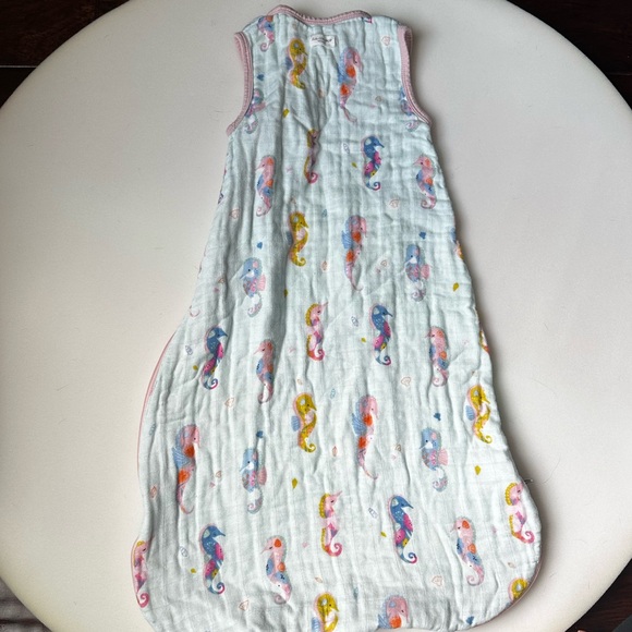 LOULOU LOLLIPOP MUSLIN PAINTERLY SEAHORSE 1 TOG SLEEPING BAG 3-12M - Picture 2 of 6